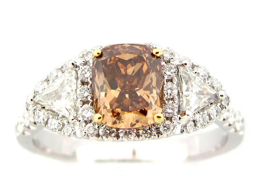 BROWN & WHITE DIAMOND RING, 18KT (N) CENTER=1.59