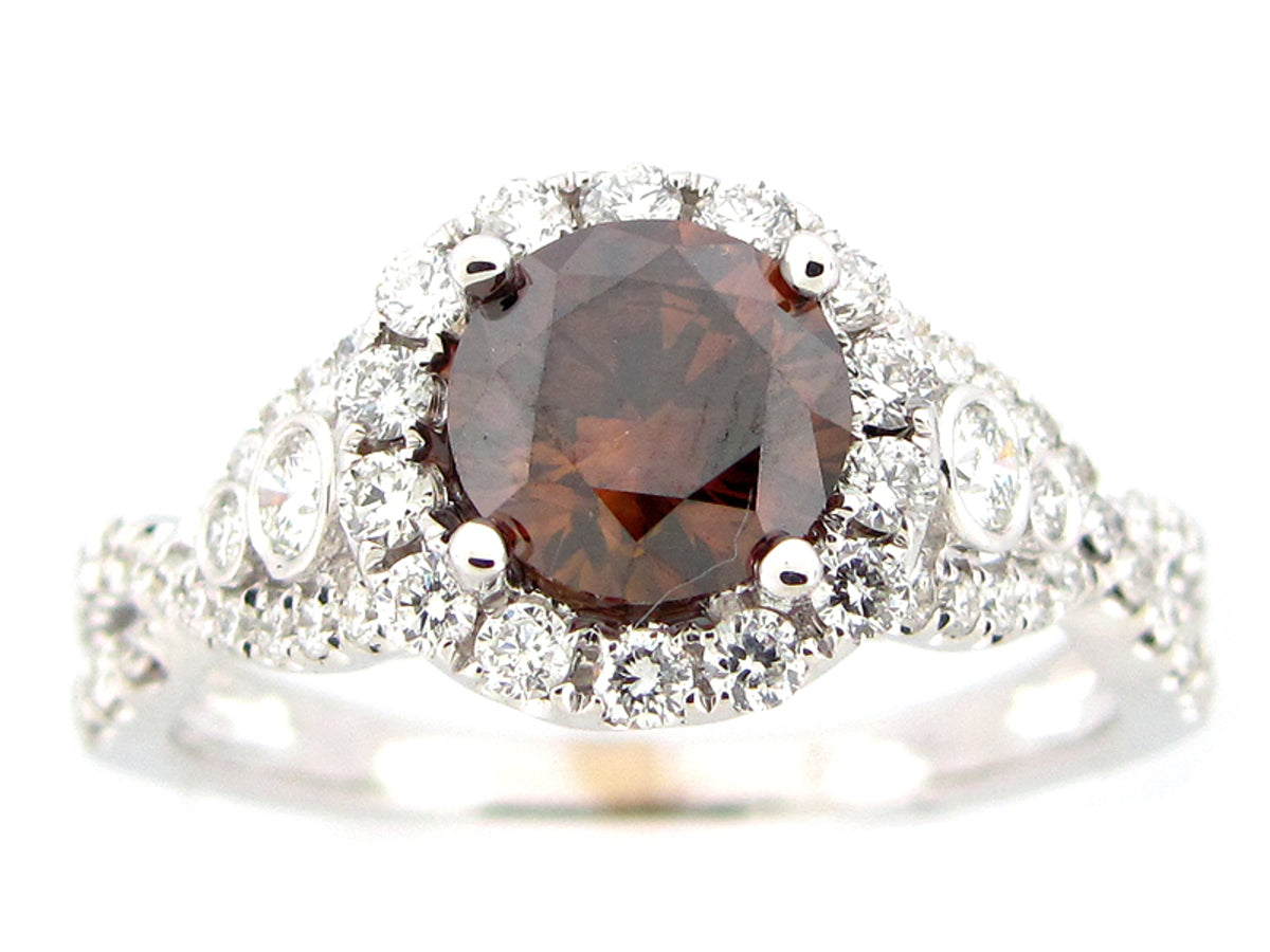 BROWN & WHITE DIAMOND RING, 18KW (N), CENTER=1.23