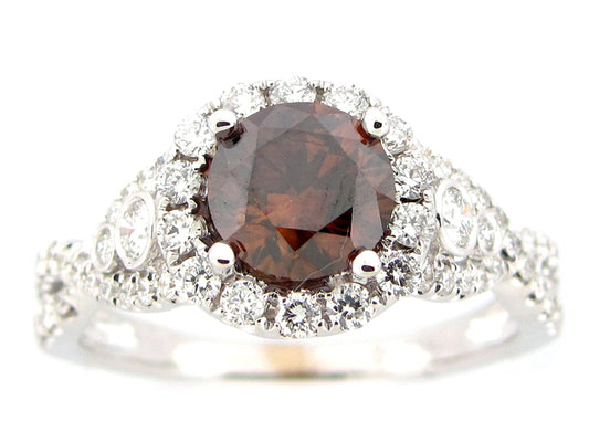 BROWN & WHITE DIAMOND RING, 18KW (N), CENTER=1.23