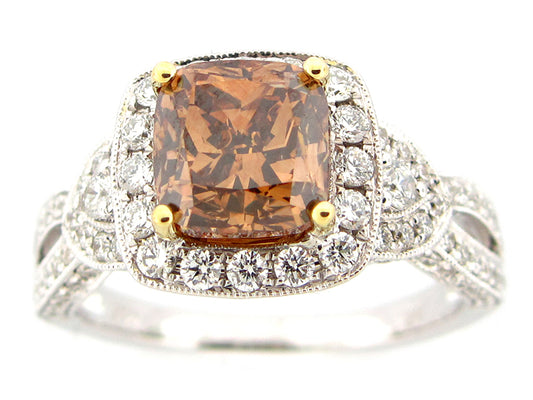 BROWN & WHITE DIAMOND RING, 18KT (N) CENTER=2.57