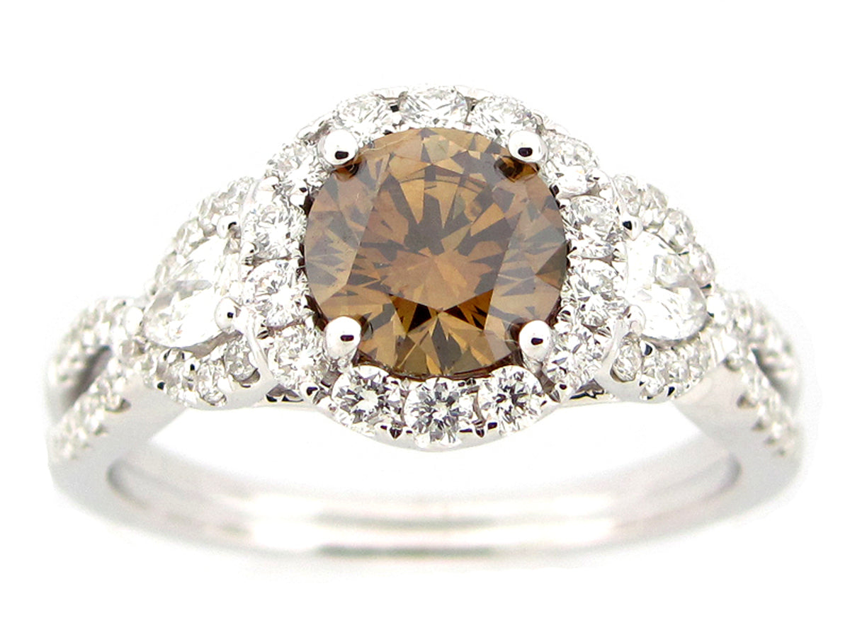 BROWN & WHITE DIAMOND RING, 18KW (N), CENTER=1.12