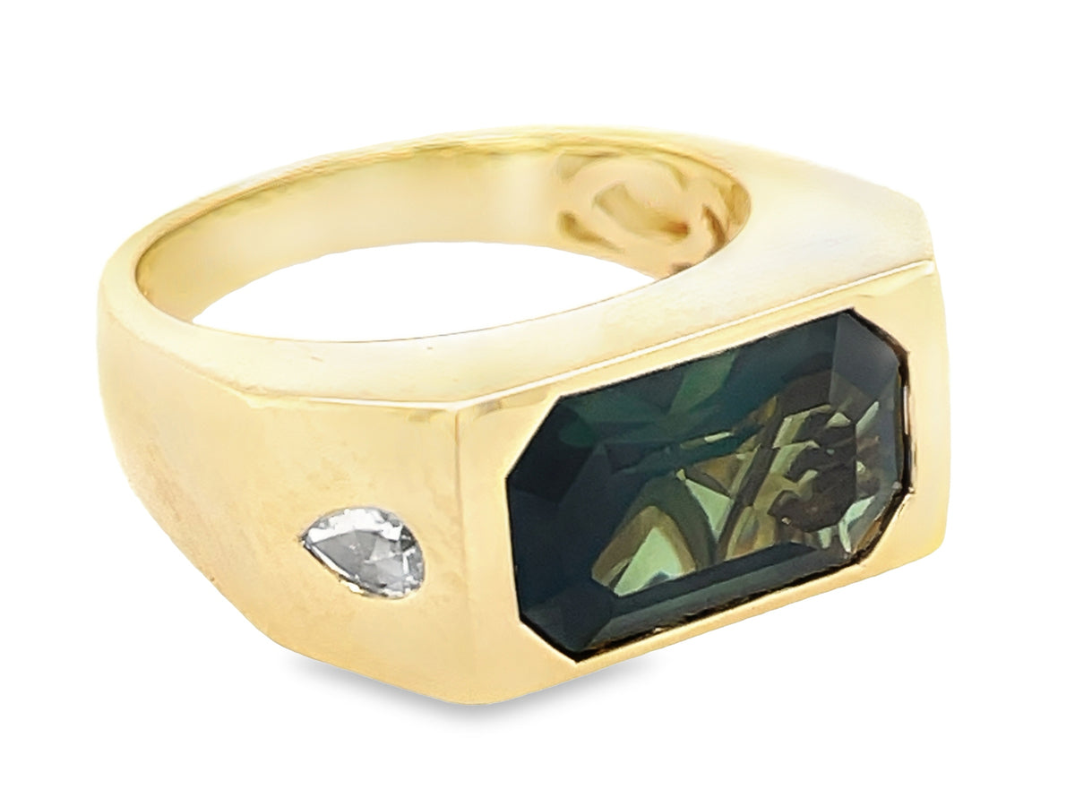 GREEN SAPPHIRE E/C & DIAMOND PEAR RING