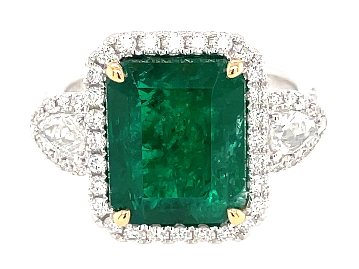 EMERALD CUT EMERALD & DIAMOND HALO RING, 18KWY (O)