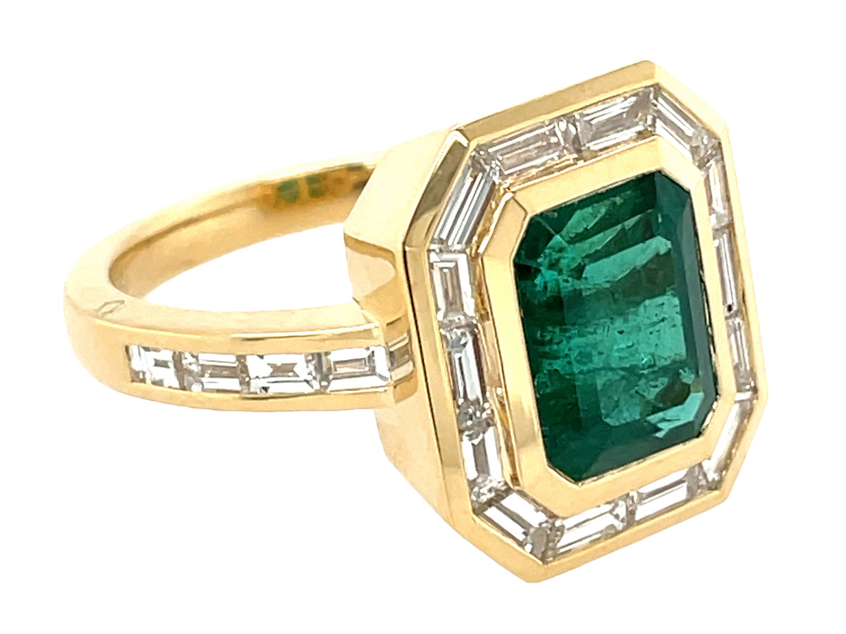 EMERALD E/C & DIAMOND BAGUETTE BEZEL HALO RING