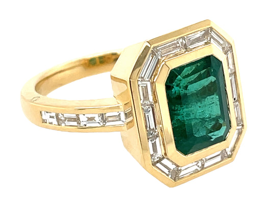 EMERALD E/C & DIAMOND BAGUETTE BEZEL HALO RING