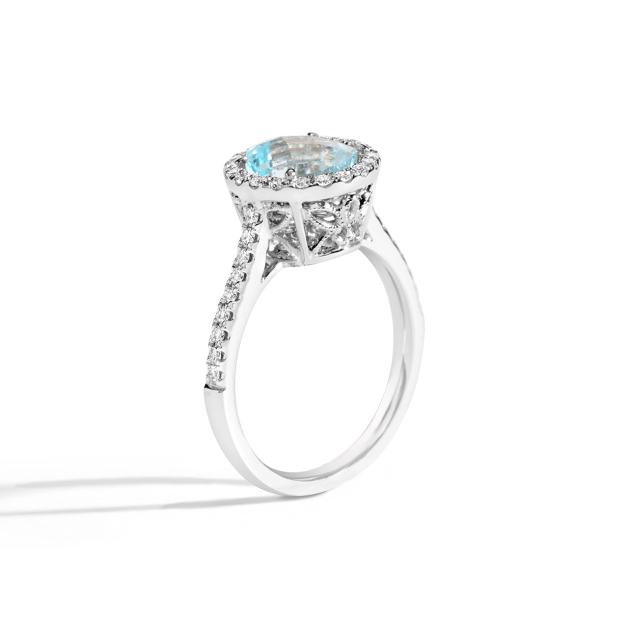 Round Aquamarine & Diamond Ring