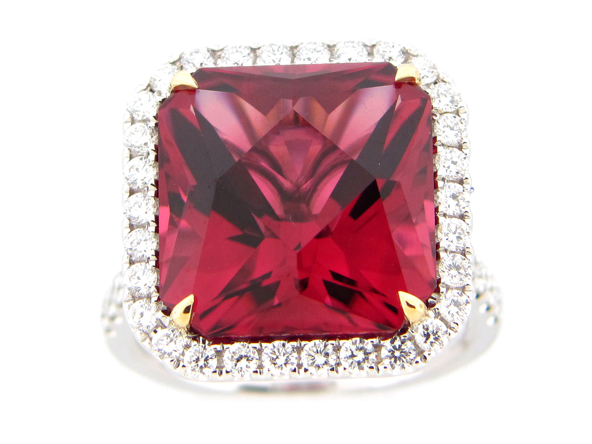 RUBELLITE TOURMALINE & DIAMOND RING, 18KWY (H)