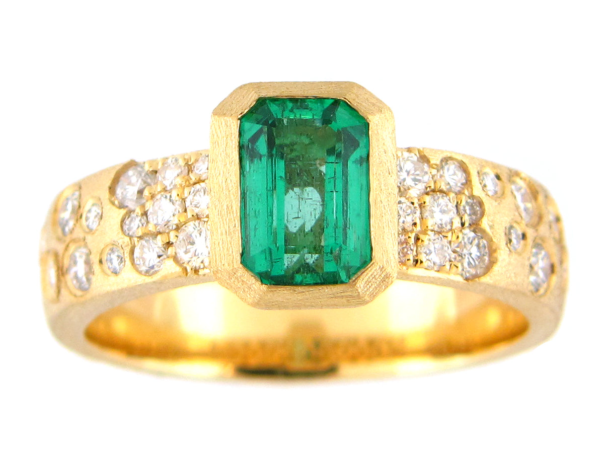 EMERALD CUT EMERALD BEZEL SET & DIAMOND RING, SATIN FINISH, 18KY (O)