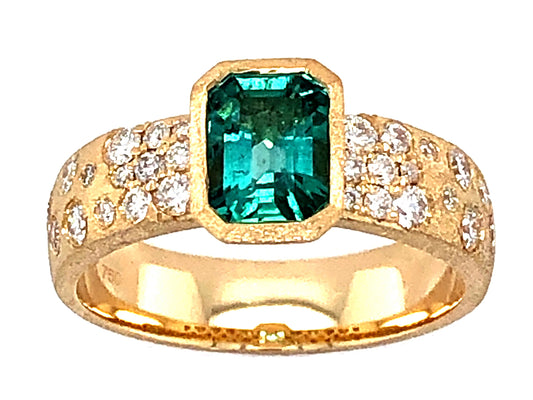 EMERALD CUT EMERALD BEZEL SET & DIAMOND RING, SATIN FINISH, 18KY (O)