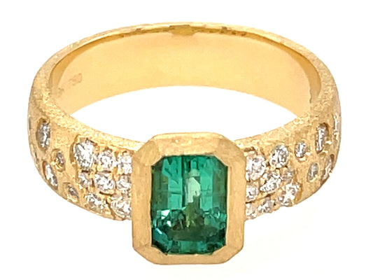 EMERALD CUT EMERALD BEZEL SET & DIAMOND RING, SATIN FINISH, 18KY (O)