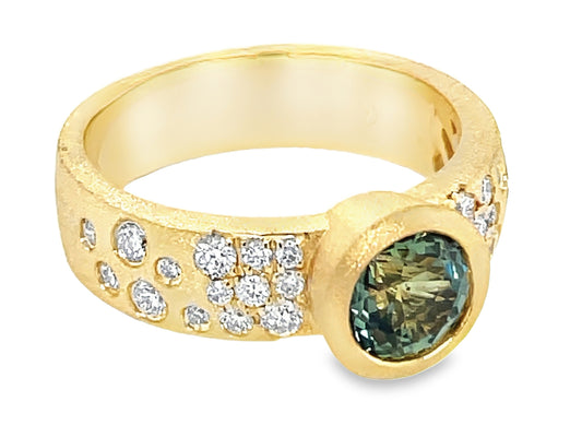 NATURAL NO HEAT GREEN SAPPHIRE ROUND & DIAMOND CONFETTI BEZEL RING, SATIN FINISH