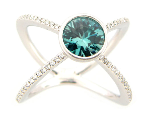 BLUE ZIRCON & DIAMOND RING, 18KW (H)
