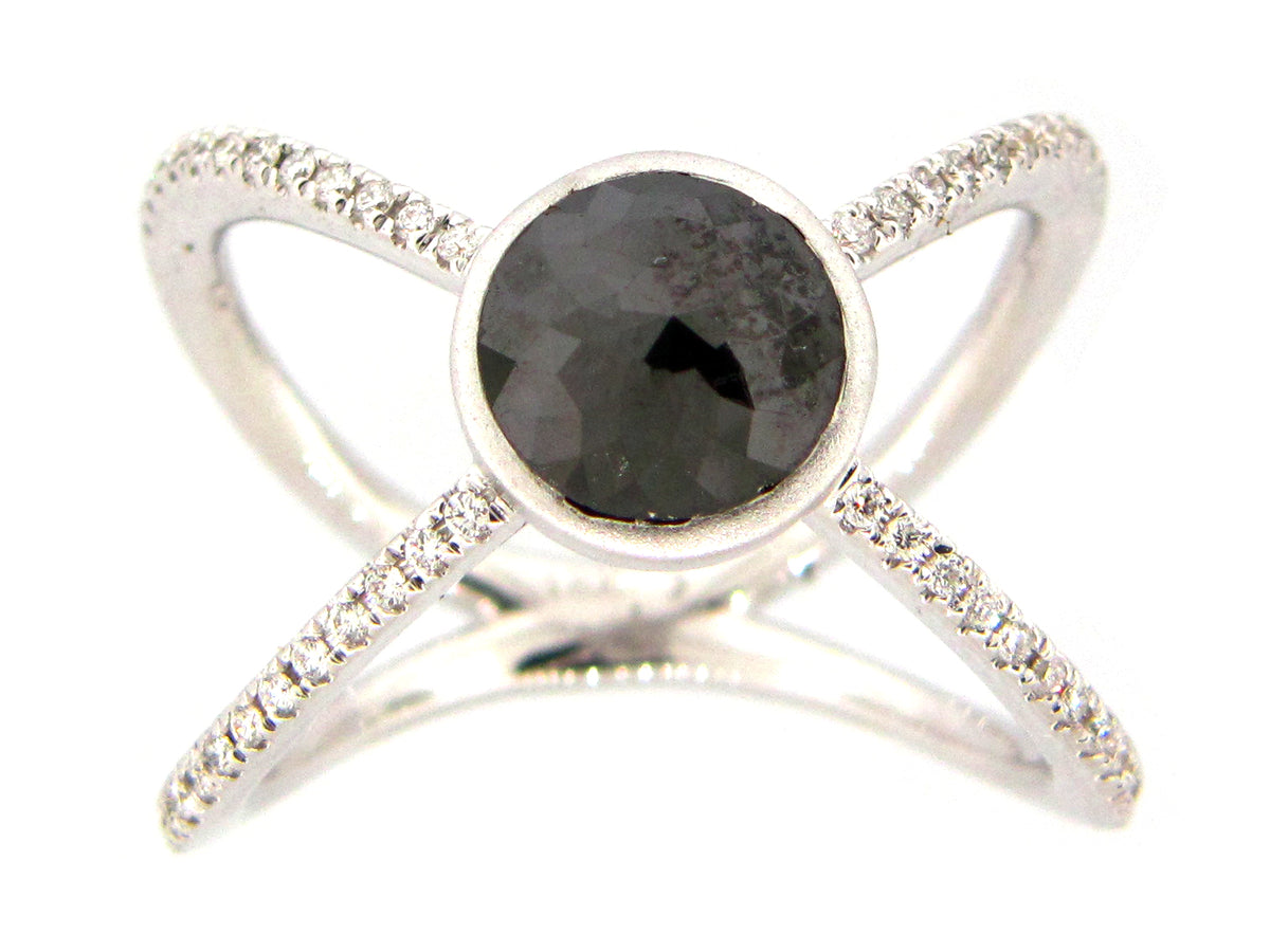 ROSE CUT BLACK & WHITE DIAMOND RING, 18KW (R)