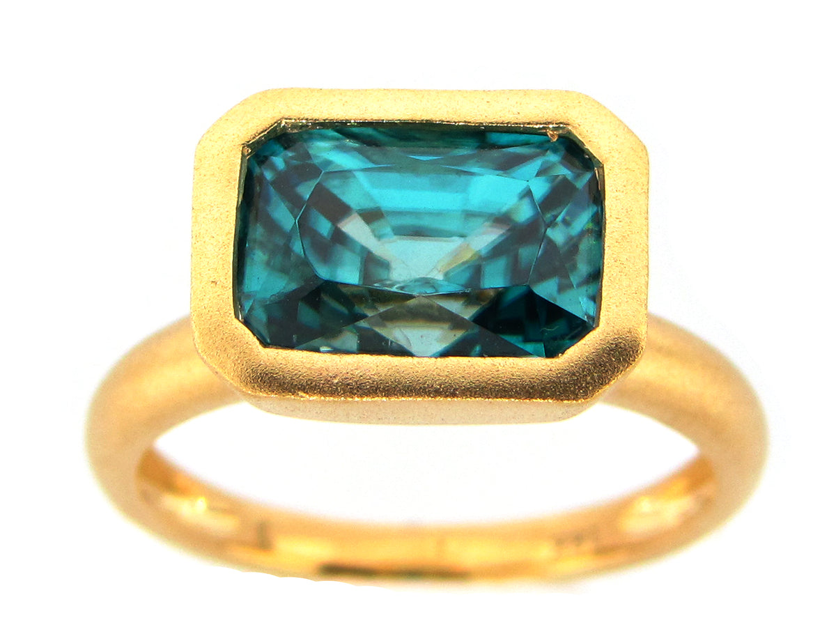 Blue Zircon Ring, 18ky (H)