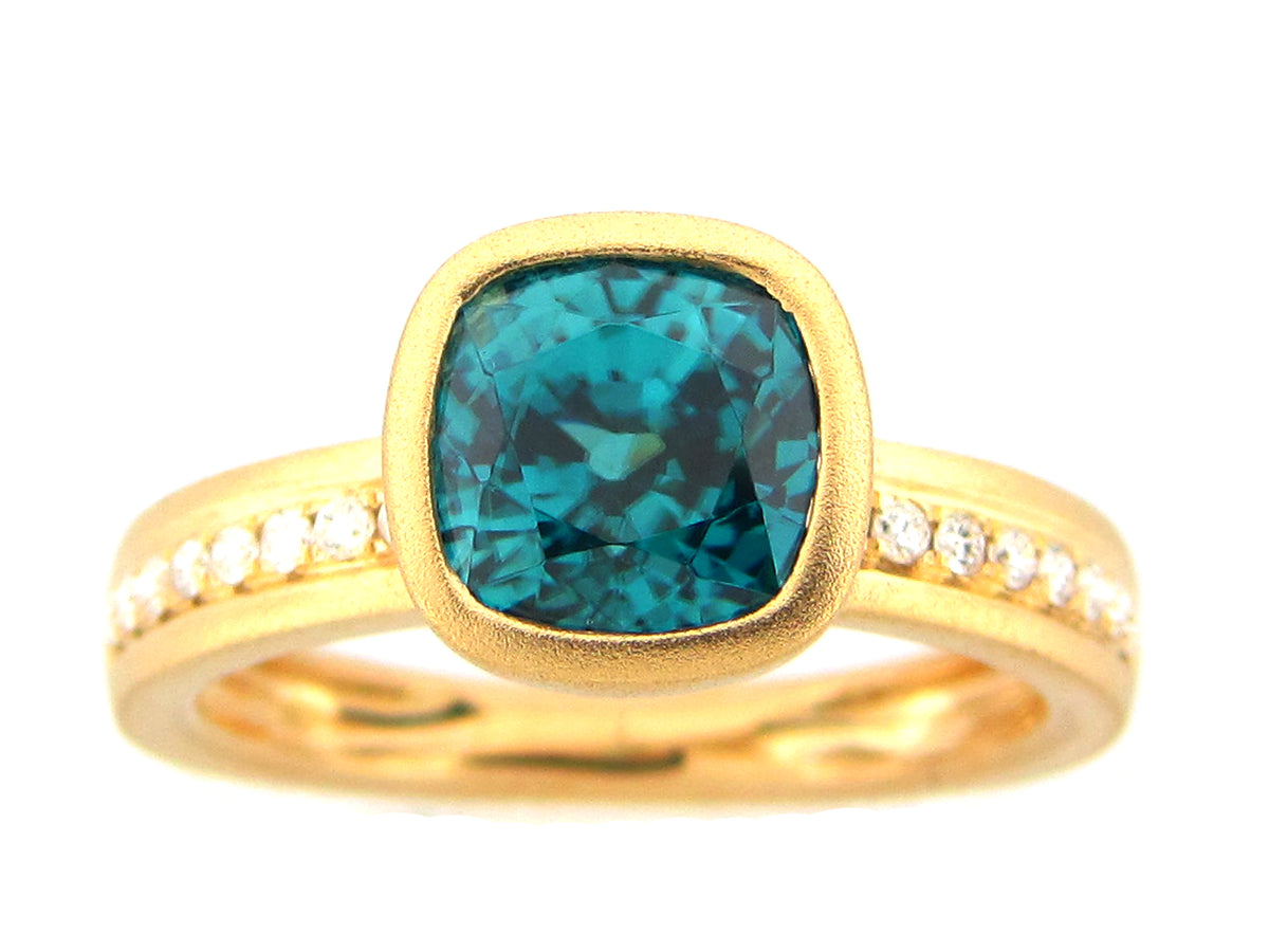 BLUE ZIRCON & DIAMOND RING, 18KY (H)
