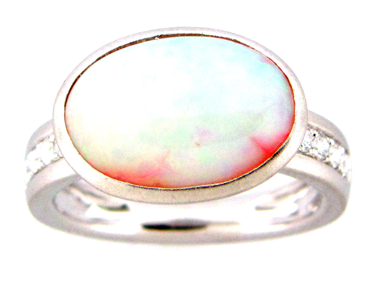 OPAL BEZEL & DIAMOND RING