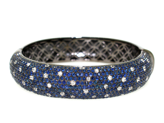 BLUE & WHITE SAPPHIRE BANGLE, BLACK FINISH, SILVER (H)