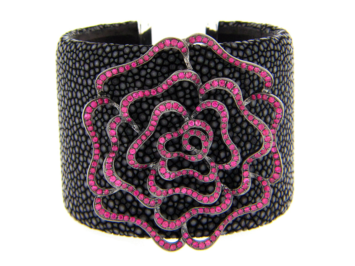 PINK SAPPHIRE BLACK STINGRAY BANGLE, SILVER (E)