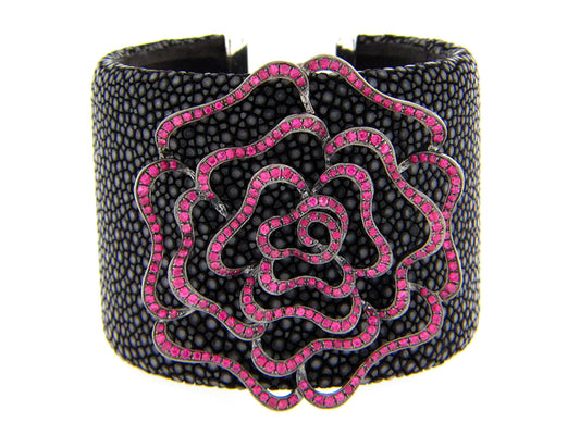 PINK SAPPHIRE BLACK STINGRAY BANGLE, SILVER (E)