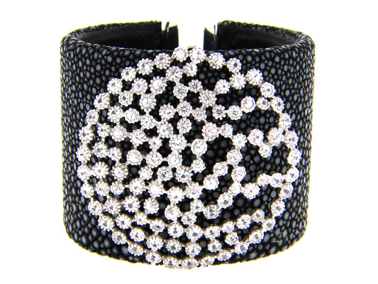 WHITE SAPPHIRE BLACK STINGRAY BANGLE, SILVER (E)