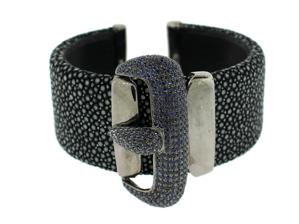 SAPPHIRE BLACK STINGRAY BANGLE, BLACK FINISH, SILVER (H)