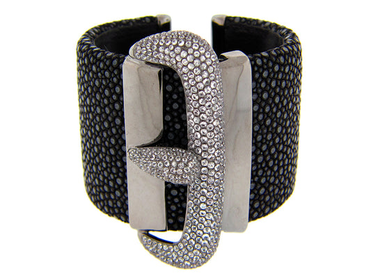 WHITE SAPPHIRE BLACK STINGRAY BANGLE, BLACK FINISH, SILVER (E)